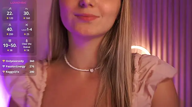 LucreciaStorm live cam on StripChat