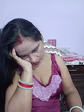 Reema05 live cam on StripChat