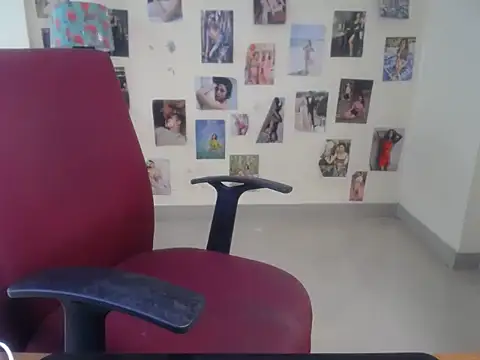 silent_girl69 live cam on StripChat