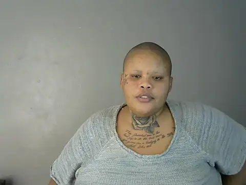 Taraj_thee_thick live cam on StripChat