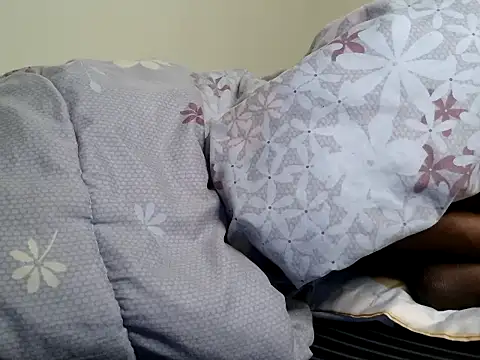 pettite_ass11 live cam on StripChat
