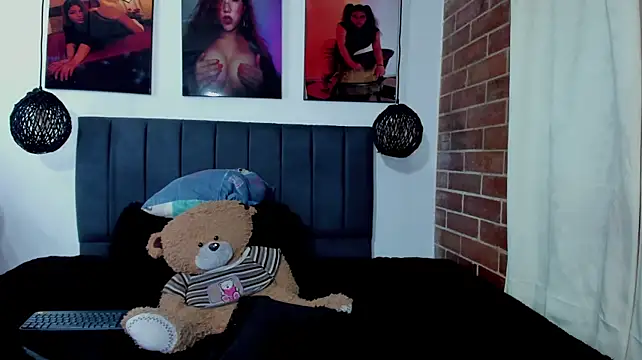 kyliejenner_hot live cam on StripChat