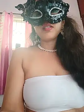 thanusi_2 live cam on StripChat