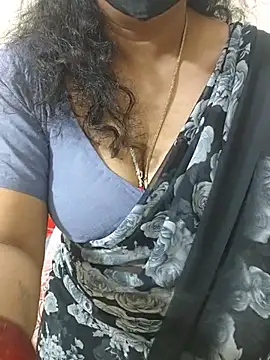 luci-queen live cam on StripChat