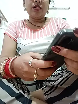 Heyy_Anshi live cam on StripChat