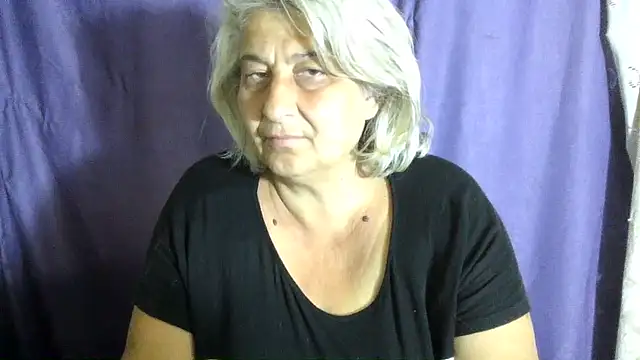 ExquisiteMature live cam on StripChat