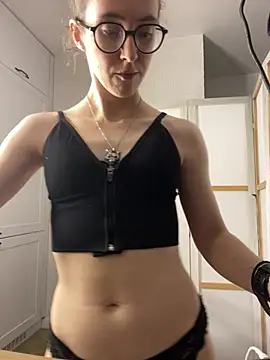 MartiniiSelenna live cam on StripChat