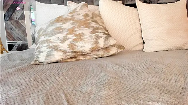 tahliamoreau (F young) - Spicy time 😈 Fingering play in POV💦