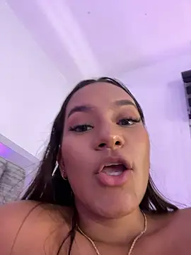 amara_wet04 live cam on StripChat