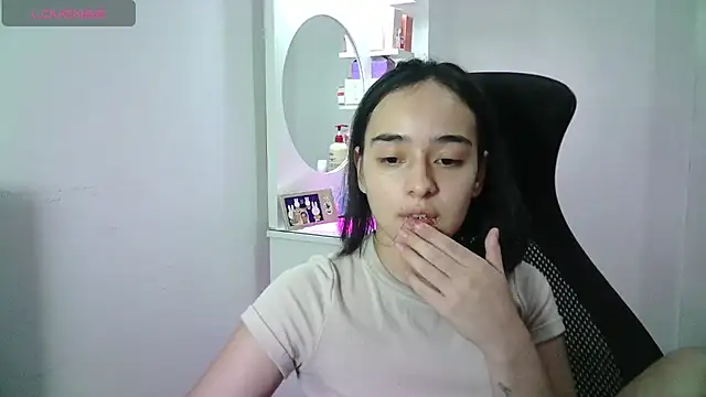 aineangeel live cam on StripChat