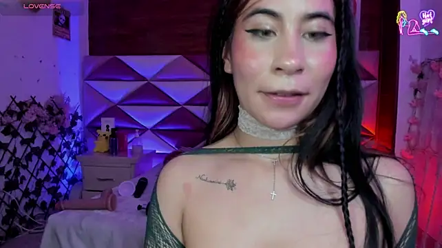 Minami_Nakamura live cam on StripChat