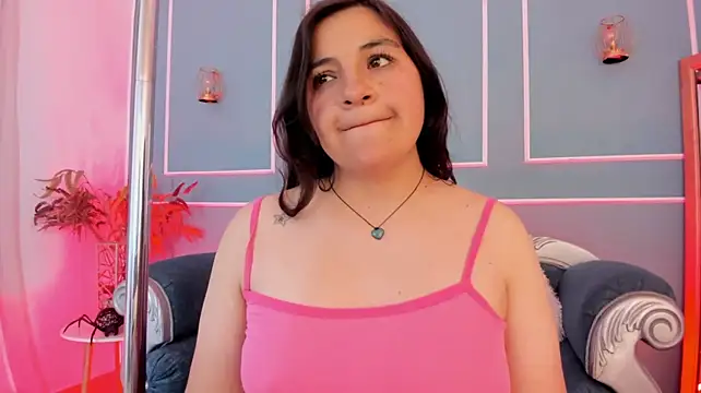 TaraTaylorr live cam on StripChat