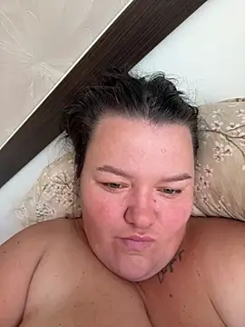 SunnyLeila2101 live cam on StripChat