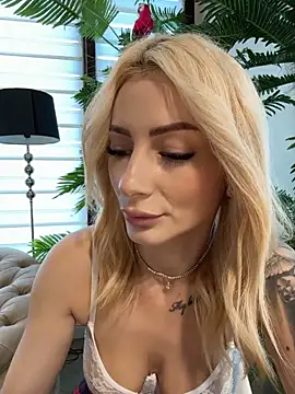AngieShae live cam on StripChat