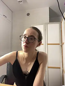 MartiniiSelenna live cam on StripChat