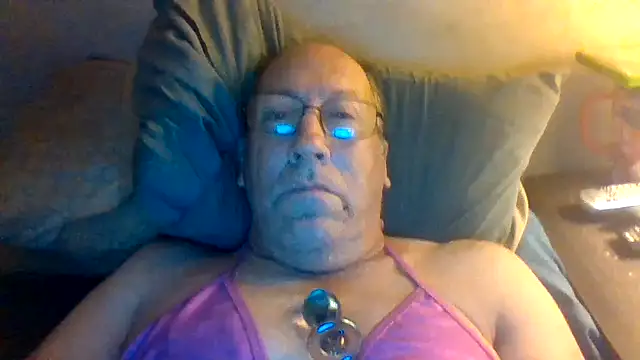 hornyrich69 live cam on StripChat