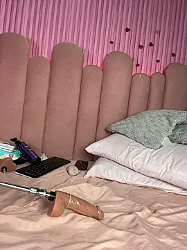 KloeePraga live cam on StripChat