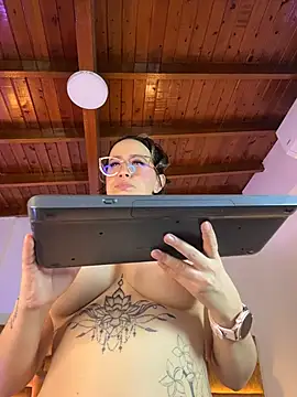 RenataVelasquez live cam on StripChat