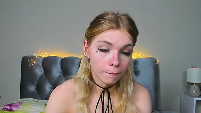blondy_fina (T teen) - mak\e naked my b\oobs