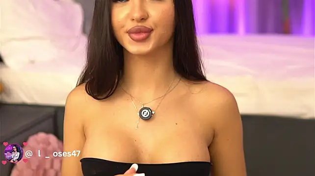 LilaRoses live cam on StripChat