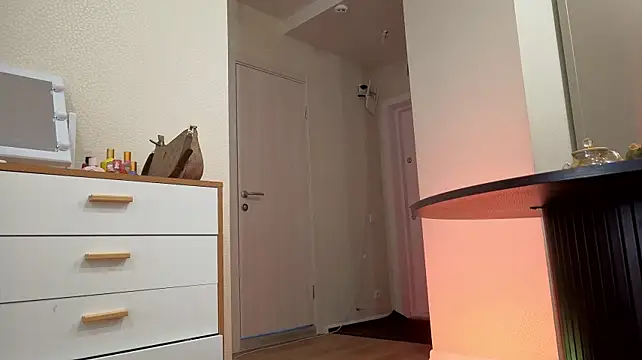 erica_angel (F teen) - finger my pinky ass