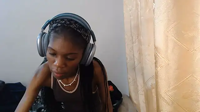 PetiteBarbie_05 live cam on StripChat