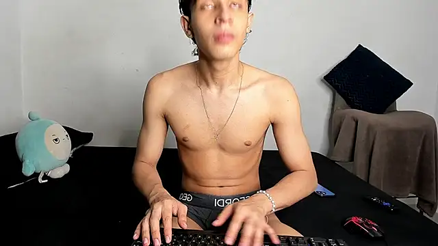 evanscollins live cam on StripChat