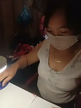 Hiha-nn live cam on StripChat
