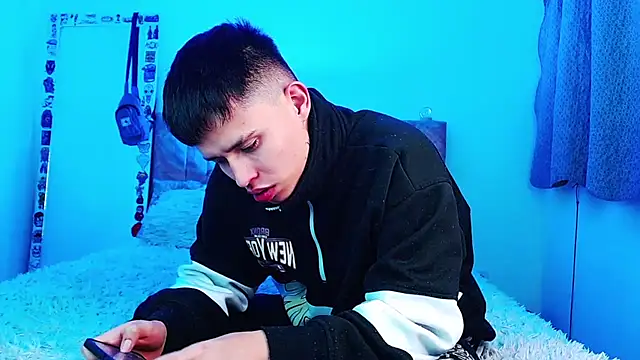 _justinmoon2 live cam on StripChat