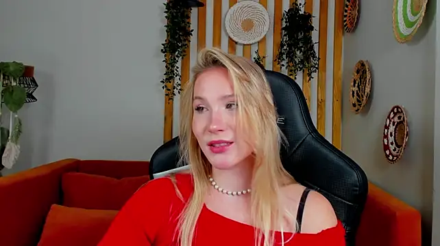 elaravoltage's live room