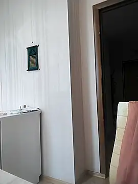 MilkCandyGirl live cam on StripChat