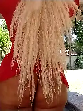 SweetestBootyXxX live cam on StripChat