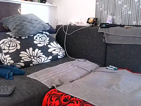 IncredibleGlaze78 live cam on StripChat