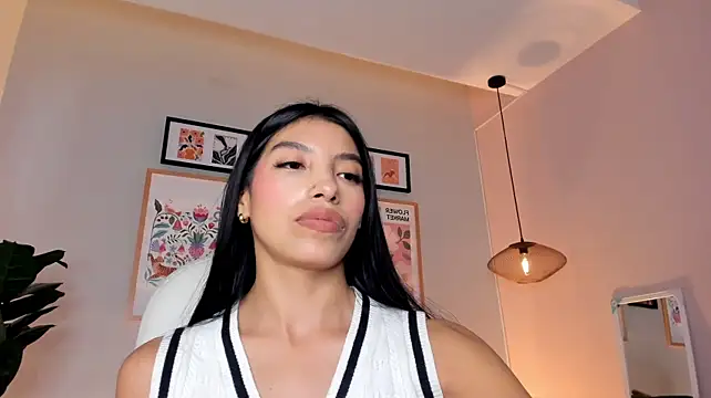 Tiffany_Low live cam on StripChat