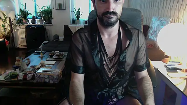 tomz0819 live cam on StripChat