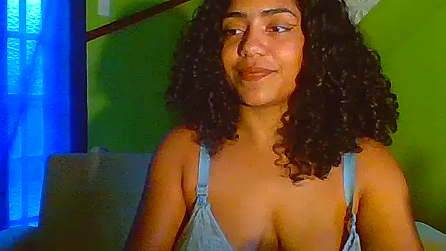 savanahottie (F young) - show tits- peitinhos