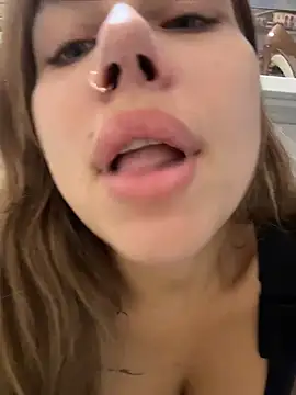 Jucie_Boom live sex cam