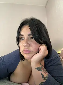 SwittieKendra live cam on StripChat