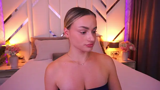 LindsieGreyy live cam on StripChat