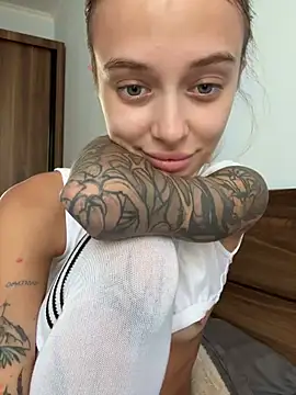 enjoy_my_beauty live cam on StripChat