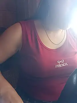 Sara_pusyy live cam on StripChat