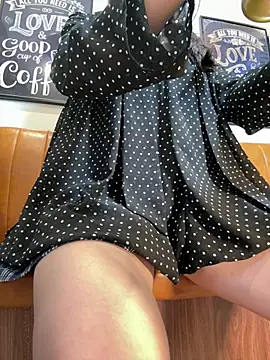secretly_masturbating live cam on StripChat