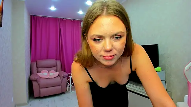 Strawberrye live cam on StripChat