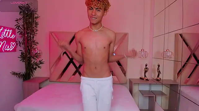 Anyelo_Twink live cam on StripChat