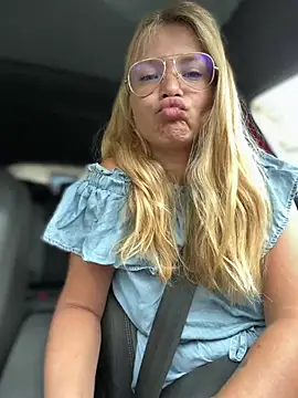 AnastasiaAniess live cam on StripChat