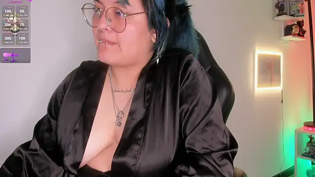 lucky-leah live cam on StripChat