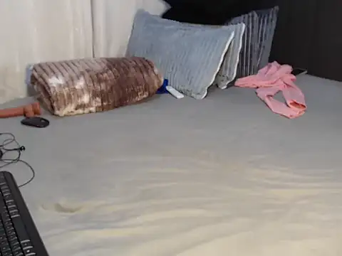 CherryColla live cam on StripChat