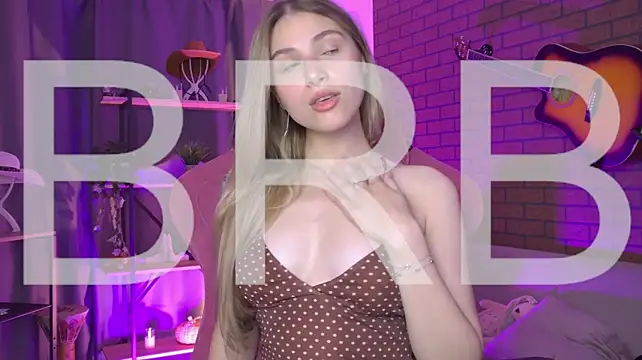 EllieCutes live cam on StripChat
