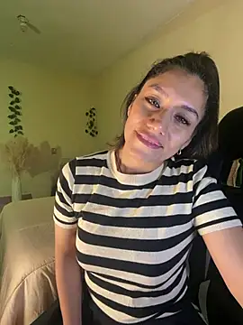 rebecka_ (Ask my age) - Provocar con mis pezones