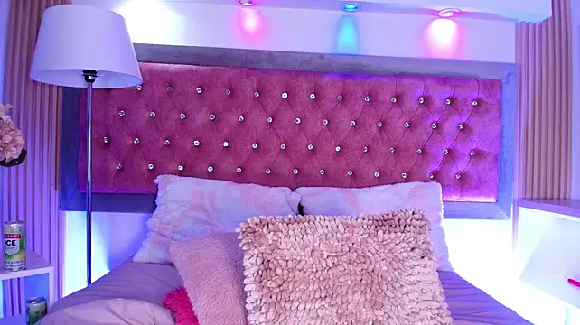 MylaDreams live cam on StripChat